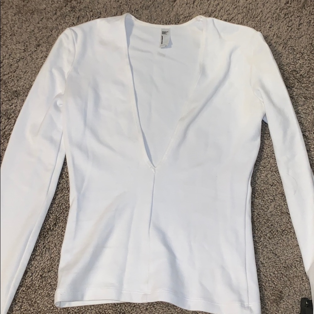 🤍 SOLD 🤍 Deep v top